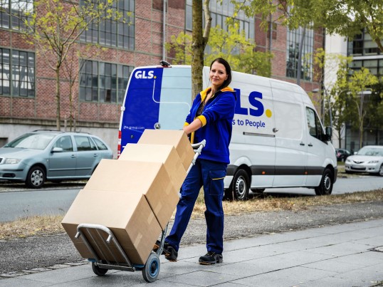 GLS csomagszállítás belföldön.