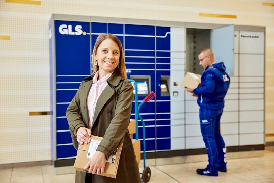 Customer at GLS Locker